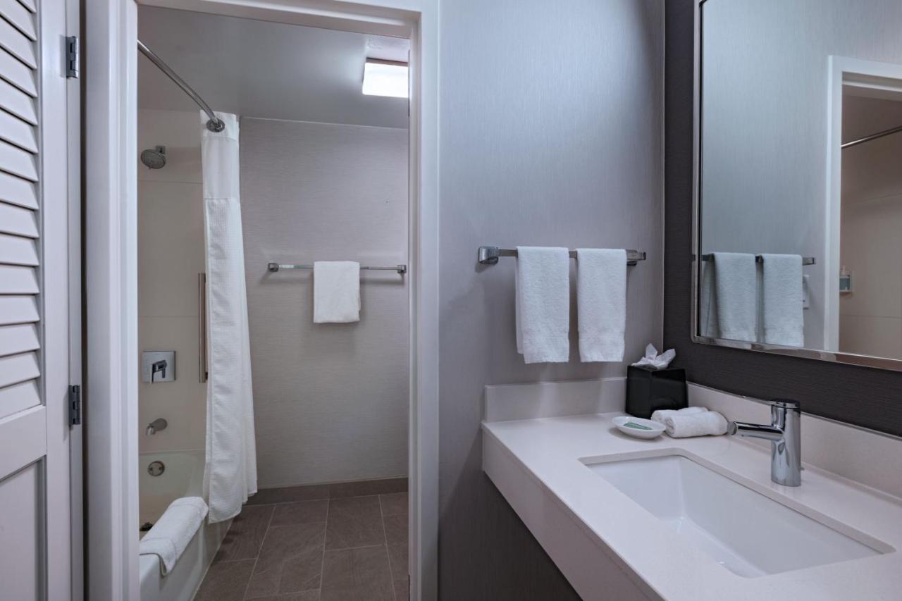 Courtyard By Marriott Dallas Richardson At Spring Valley Exterior photo