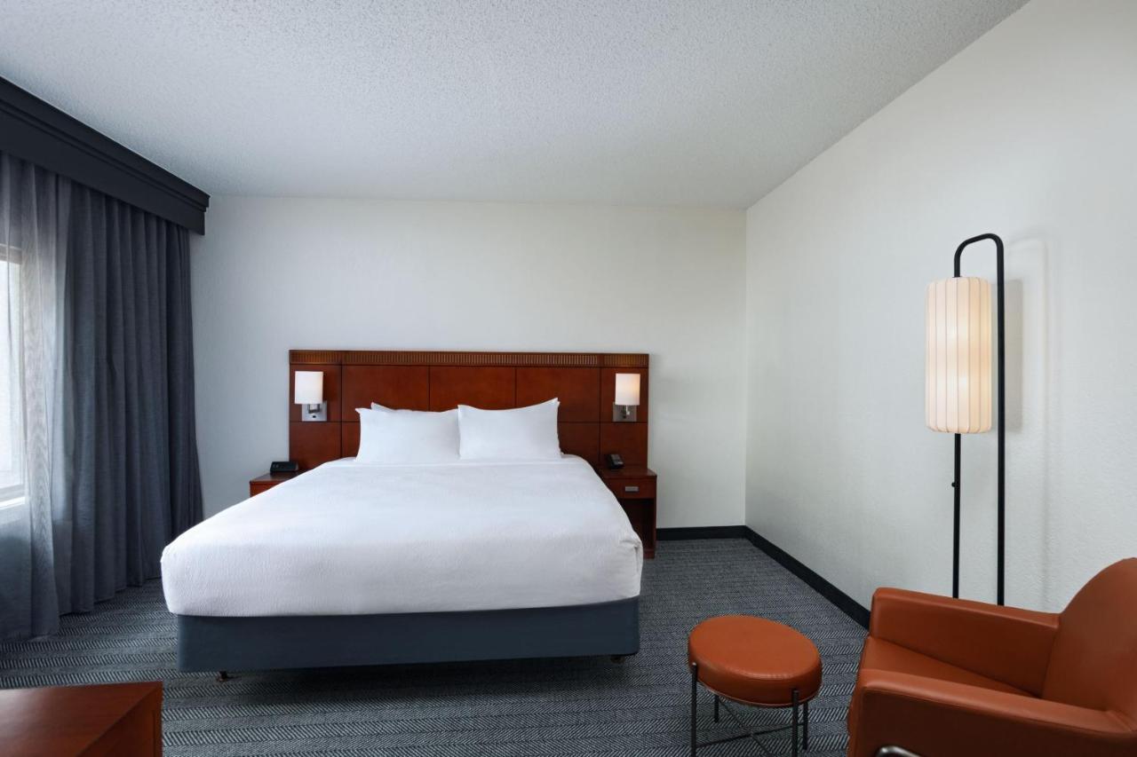 Courtyard By Marriott Dallas Richardson At Spring Valley Exterior photo